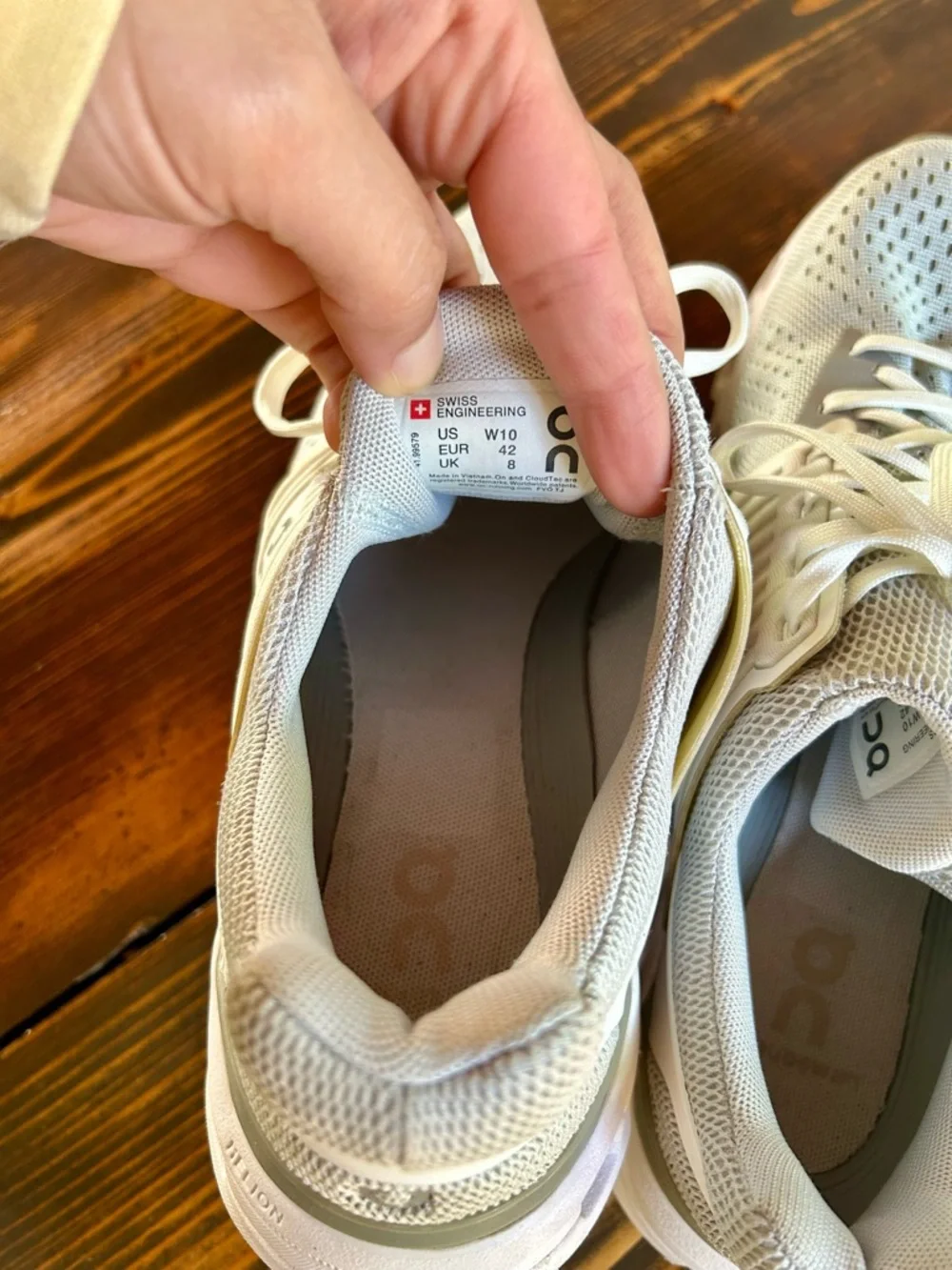 On Running Cloudswift Women’s Sneakers in Light Grey - Picture 6 of 7
